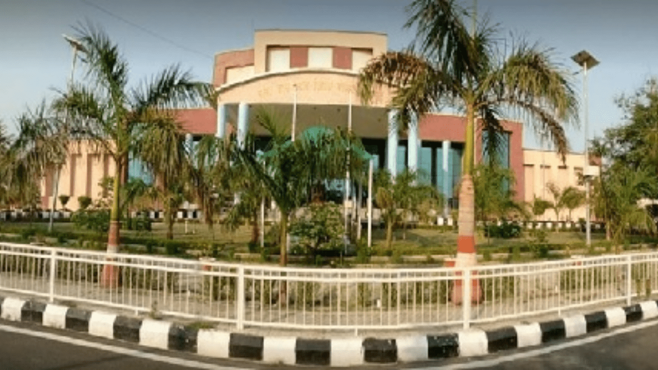 Magadh University Part 3 Admit Card : मगध विश्वविद्यालय के वे छात्र जो भाग 3 सत्र 2023-2027 के हैं और 09 जुलाई 2025 से होने वाली परीक्षा के एडमिट कार्ड जारी होने की प्रतीक्षा कर रहे हैं, तो उनके लिए बड़ी खबर है कि उनका एडमिट कार्ड जारी कर दिया गया है जिसे आप ऑनलाइन प्रक्रिया के माध्यम से एडमिट कार्ड डाउनलोड कर सकते हैं।